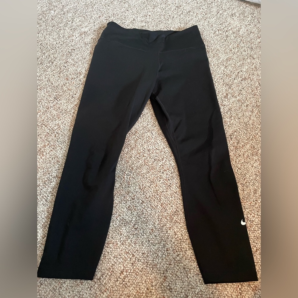 Nike Women's Size Medium Dri-Fit 3/4 Length Leggings